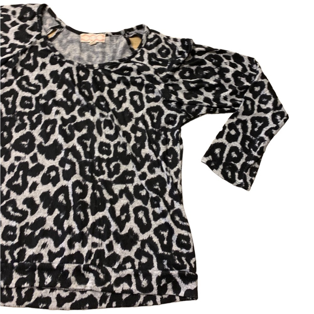 Pink Rose | Long Sleeve Leopard Print Black Gray Top Peep Hole Back Sleeve - Picture 5 of 11